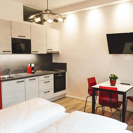 Studio-Appartment - Hotel Lux Meran Buitenkant foto