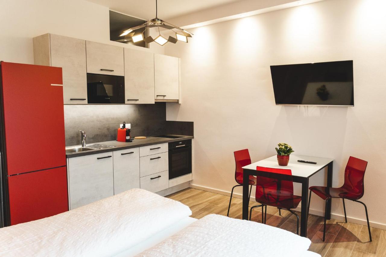 Studio-Appartment - Hotel Lux Meran Buitenkant foto