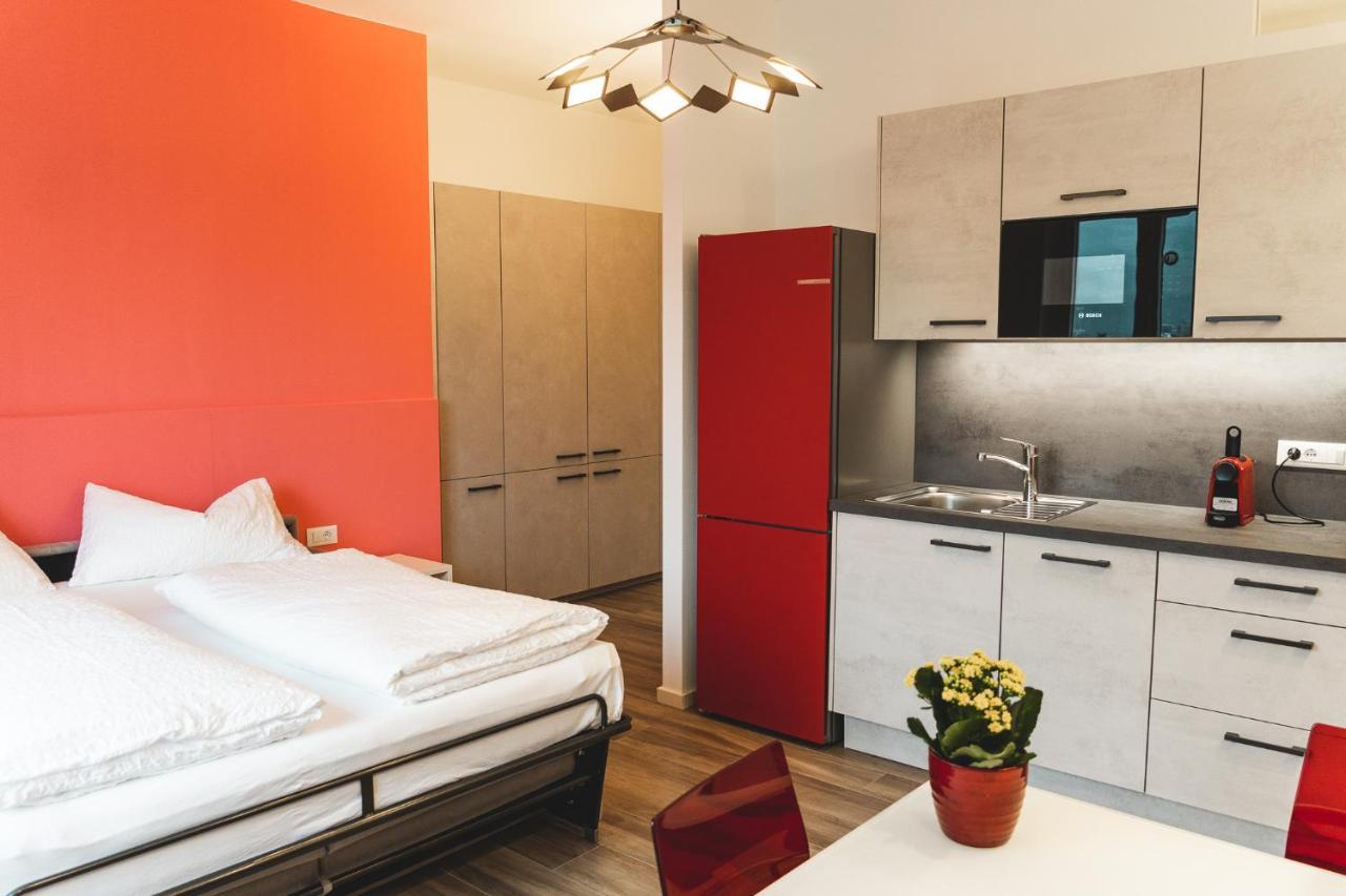 Studio-Appartment - Hotel Lux Meran Buitenkant foto